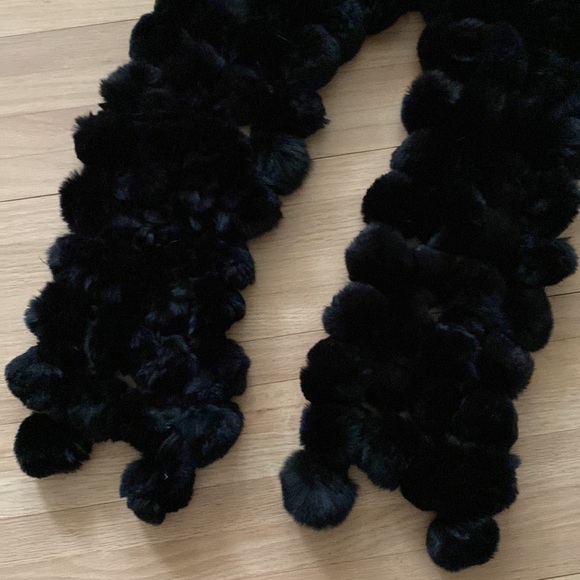 Faux Fur Scarf - Picture 3 of 3